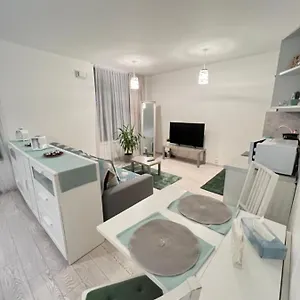 https://apartments-in-karolina-plazza.praguehotelsweb.com